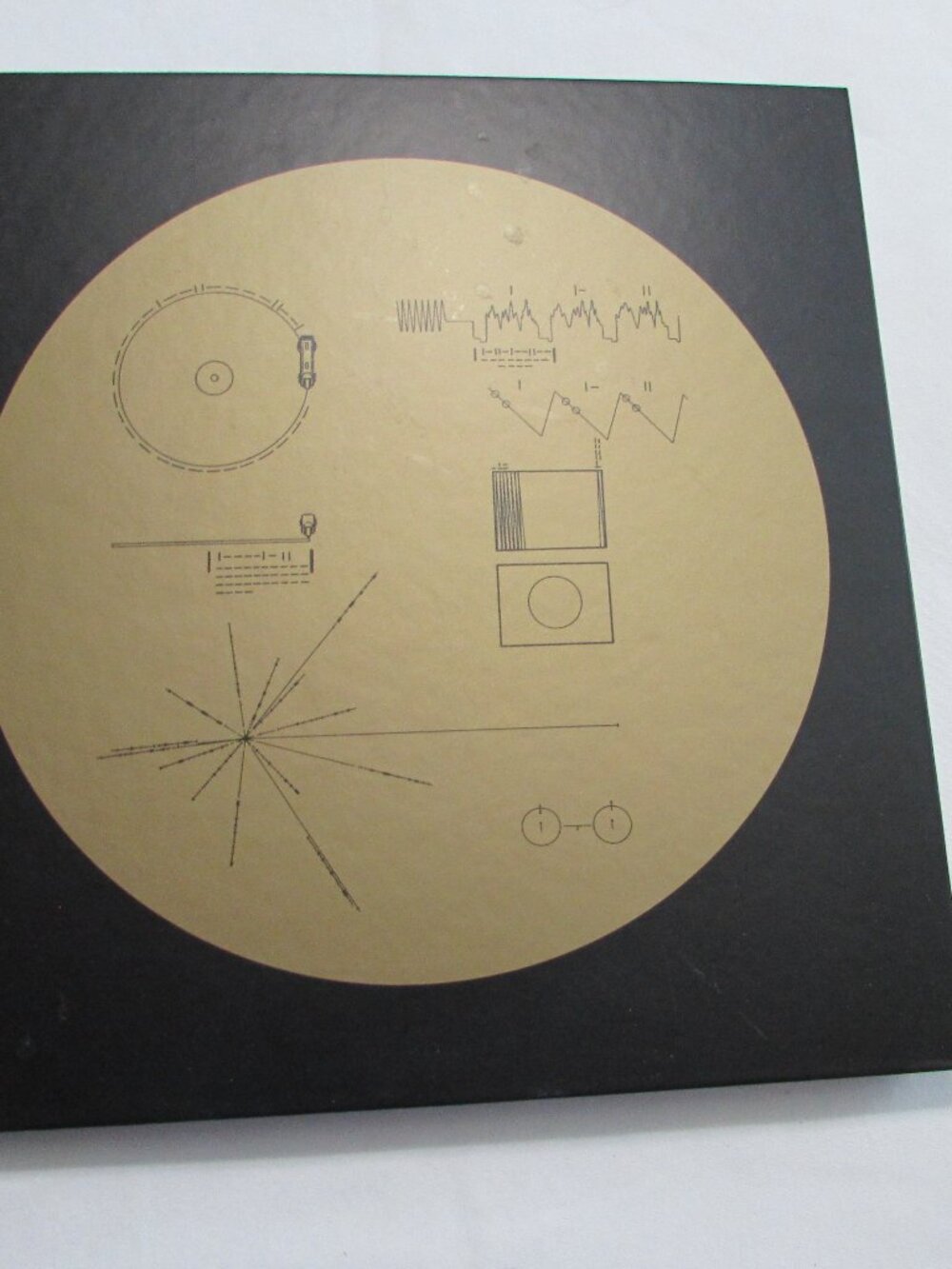 THE VOYAGER GOLDEN RECORD Hard Cover Book & 2 CD"s NASA MISSION